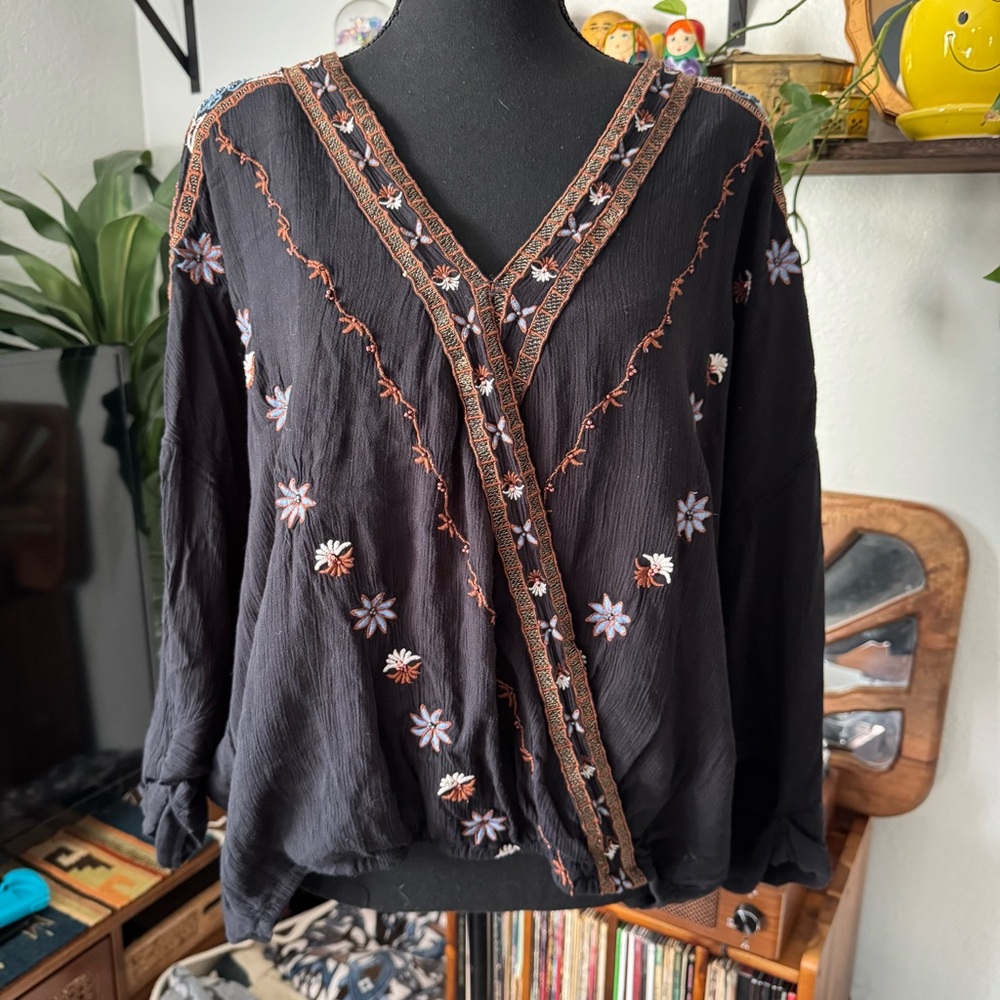 Idyllwind Fueled by Miranda Lambert Black Embroidered Dolman Sleeve Peasant Top